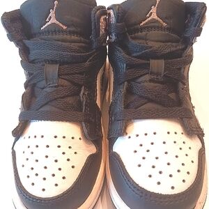 JORDAN 1 Mid SE Black/White/Bleached Coral Unisex Toddler Sneakers Size 9C